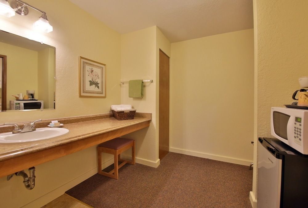 Harbor Inn Freeland Екстер'єр фото