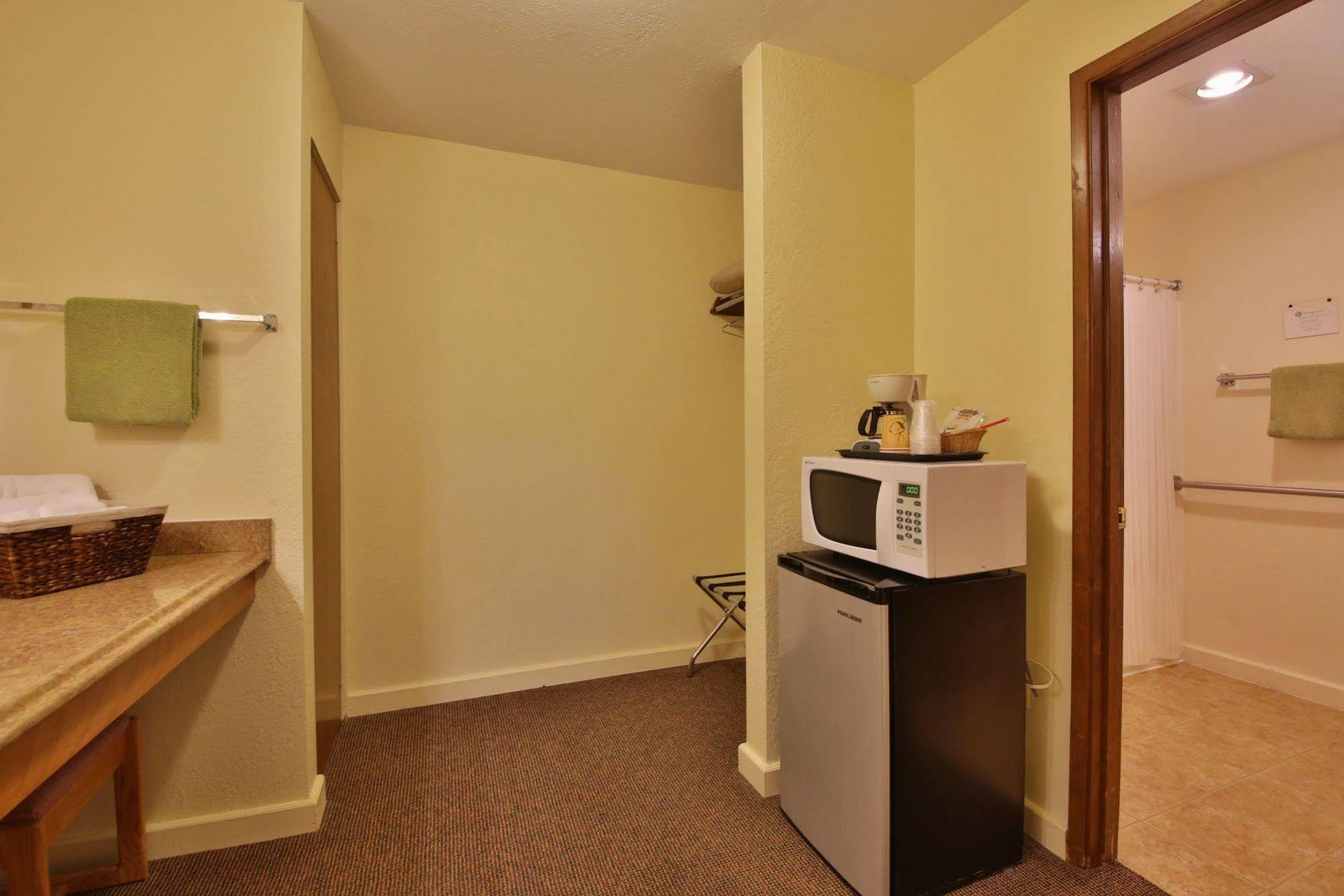 Harbor Inn Freeland Екстер'єр фото