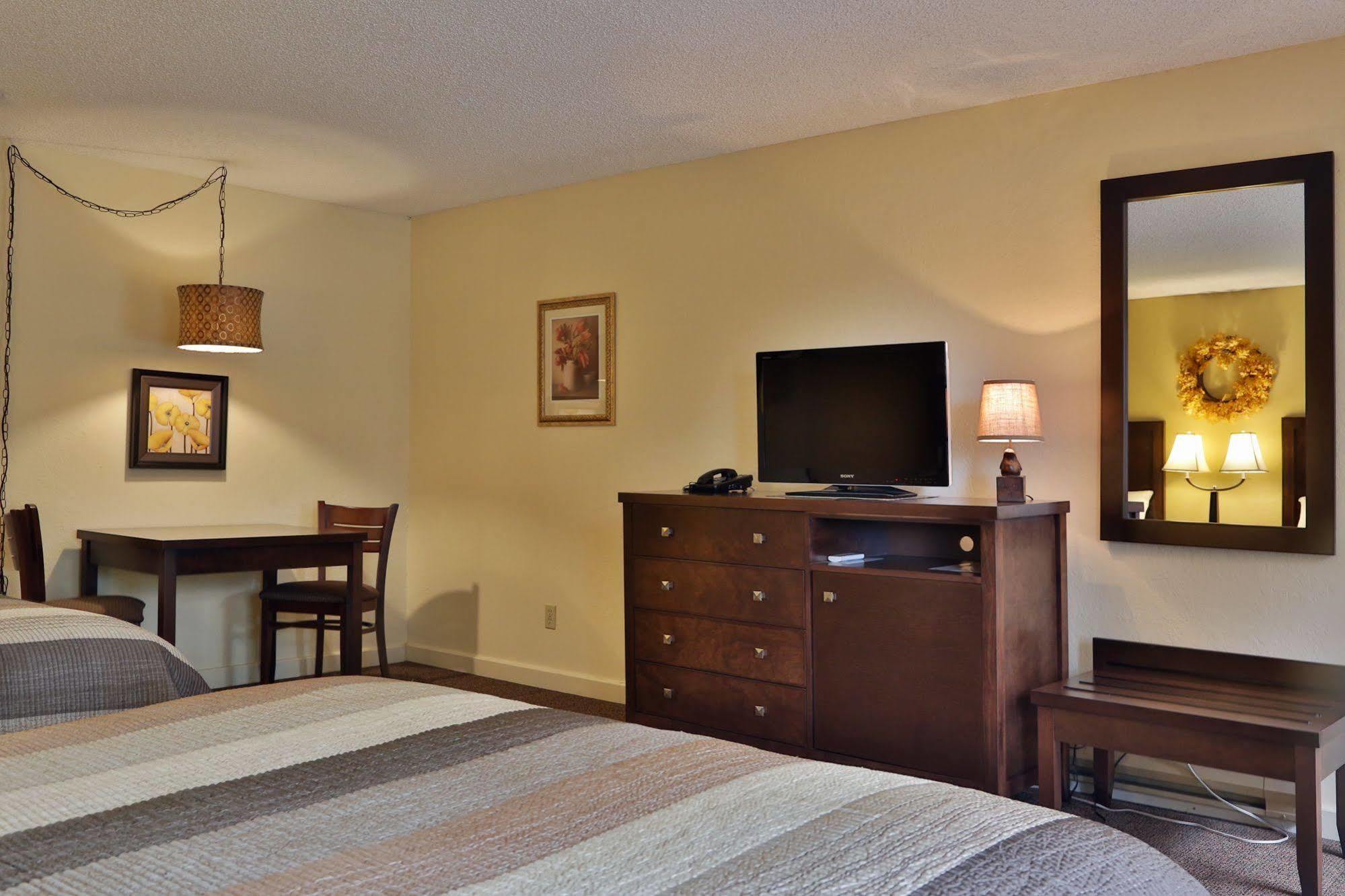 Harbor Inn Freeland Екстер'єр фото