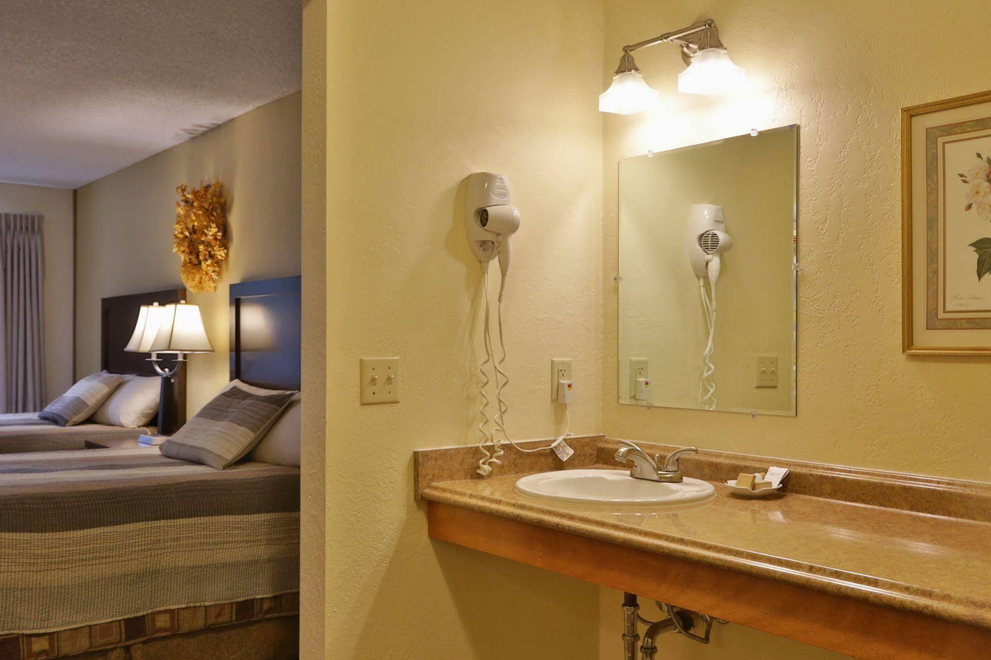 Harbor Inn Freeland Екстер'єр фото