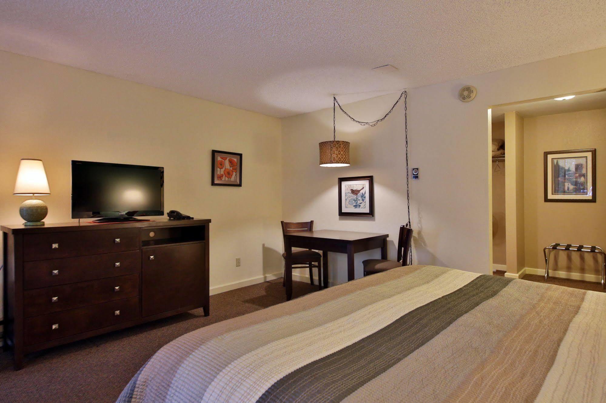 Harbor Inn Freeland Екстер'єр фото