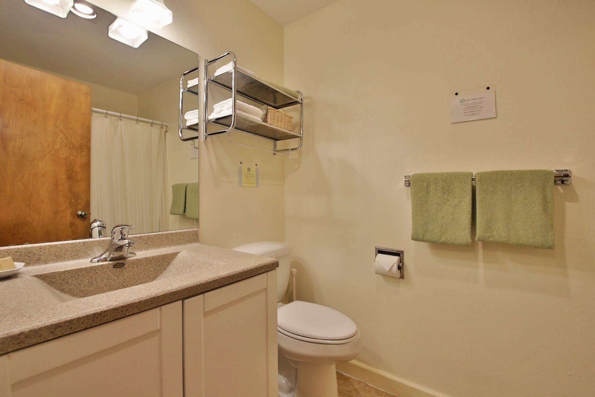 Harbor Inn Freeland Екстер'єр фото