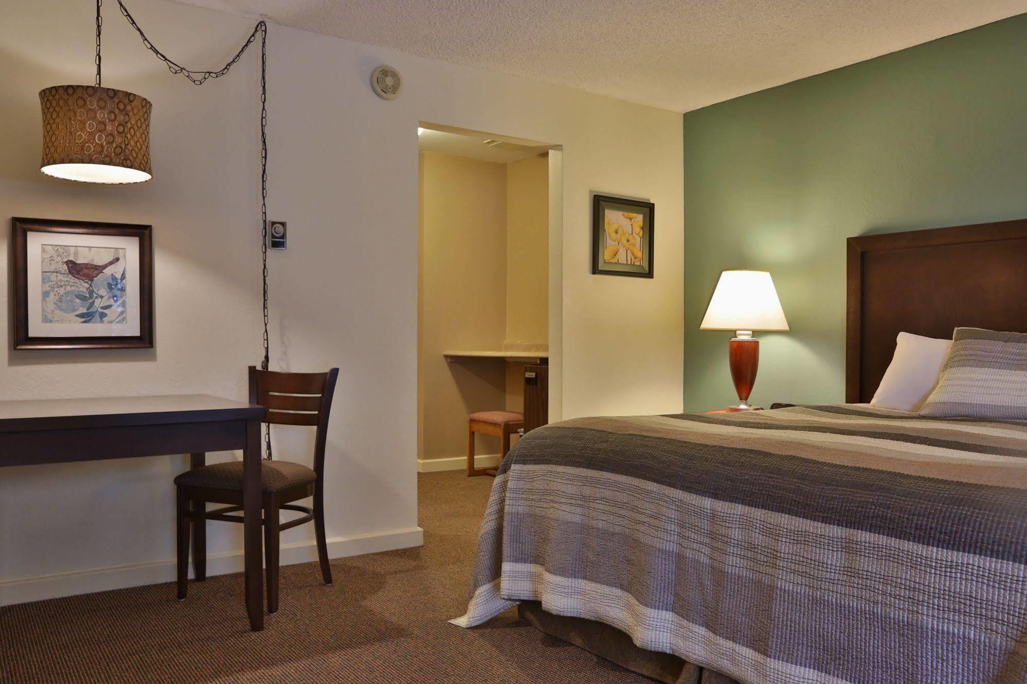 Harbor Inn Freeland Екстер'єр фото