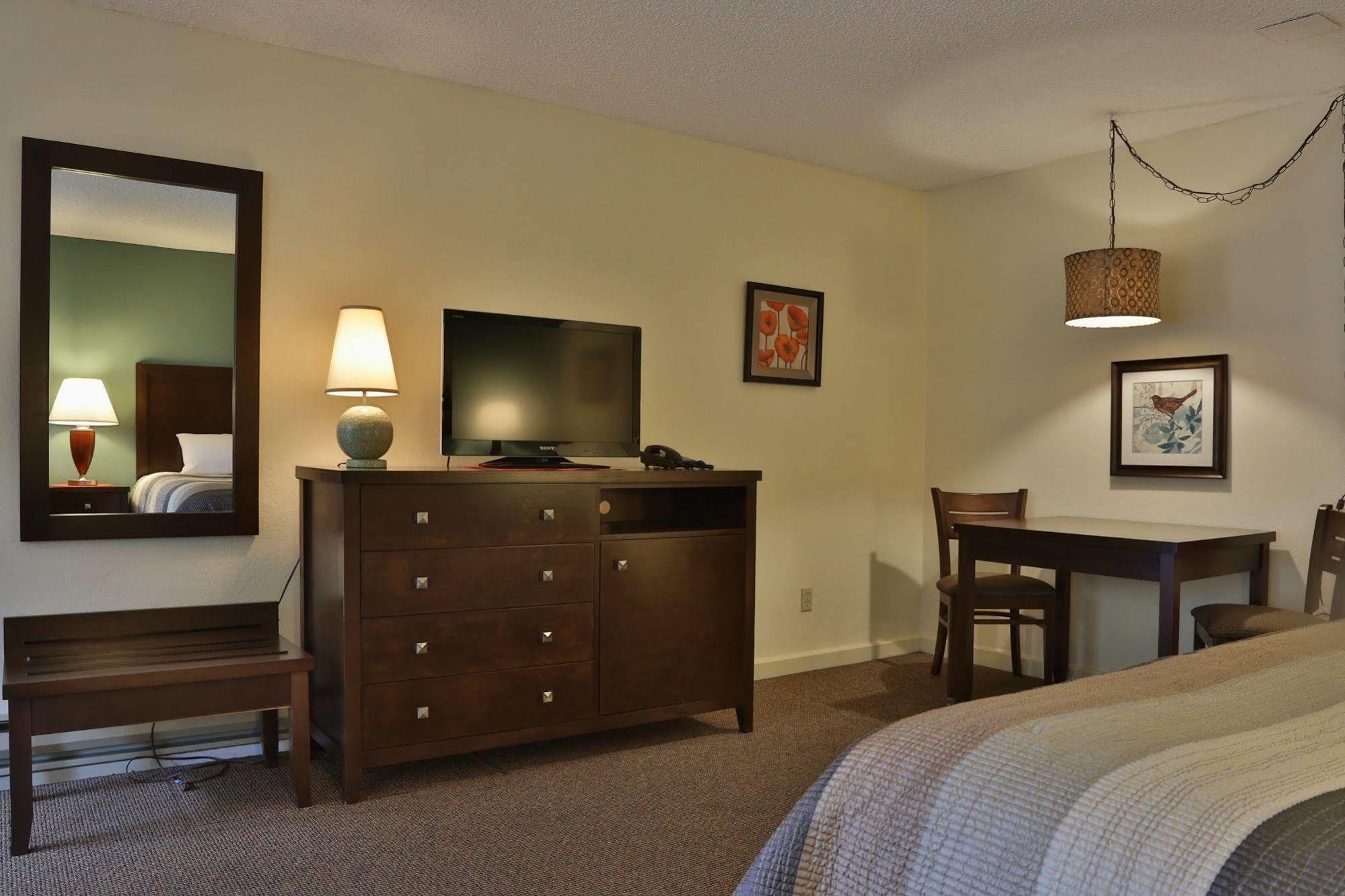 Harbor Inn Freeland Екстер'єр фото
