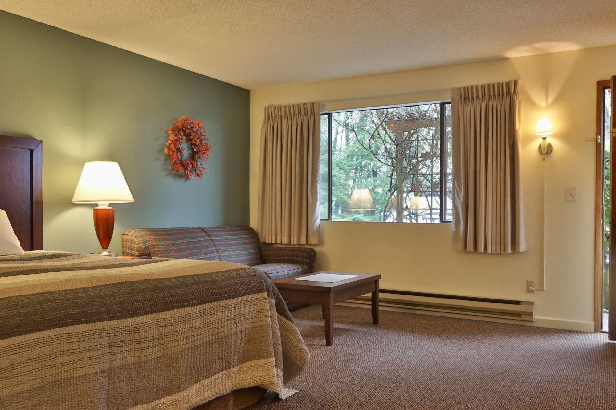 Harbor Inn Freeland Екстер'єр фото