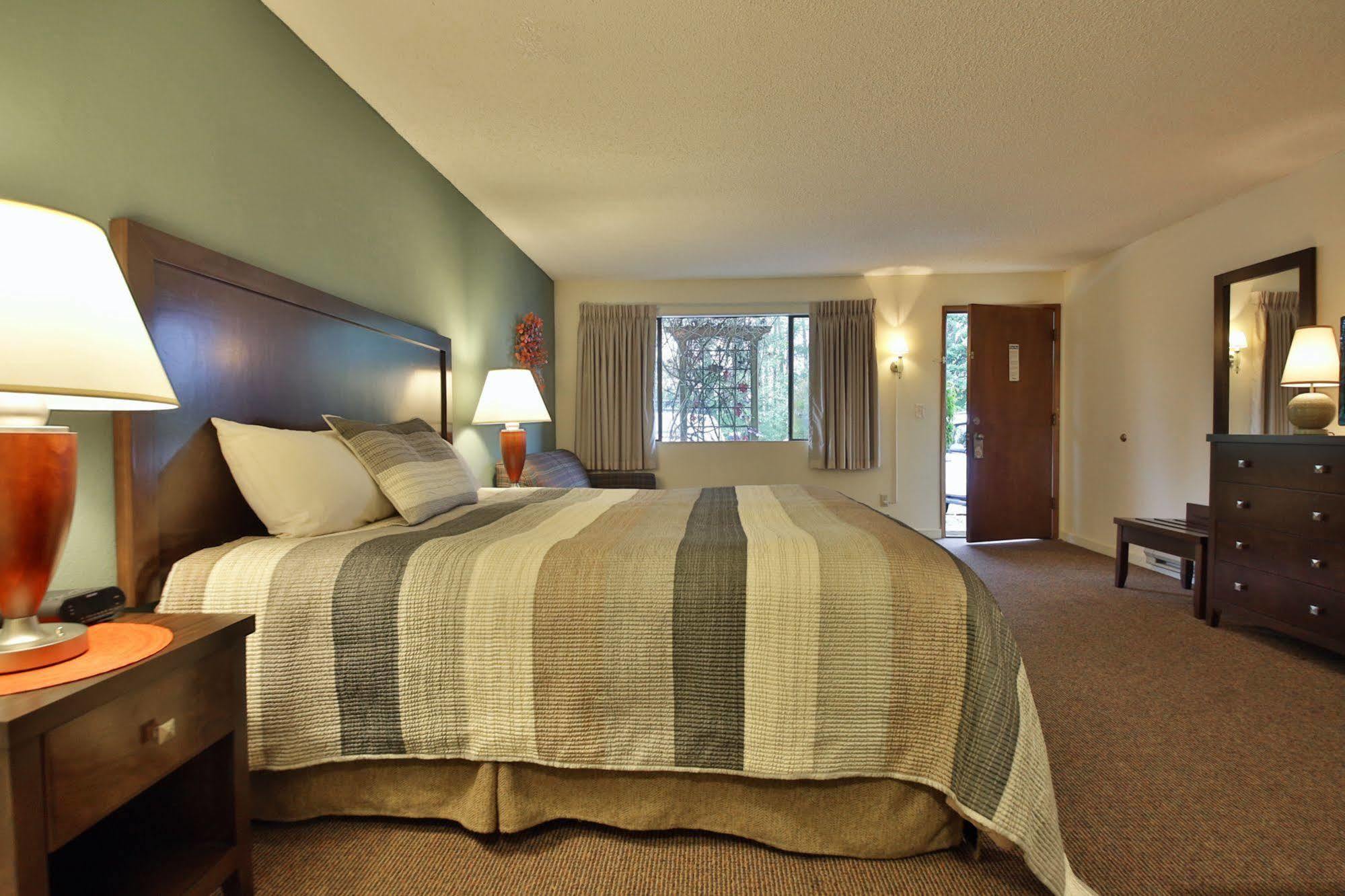 Harbor Inn Freeland Екстер'єр фото