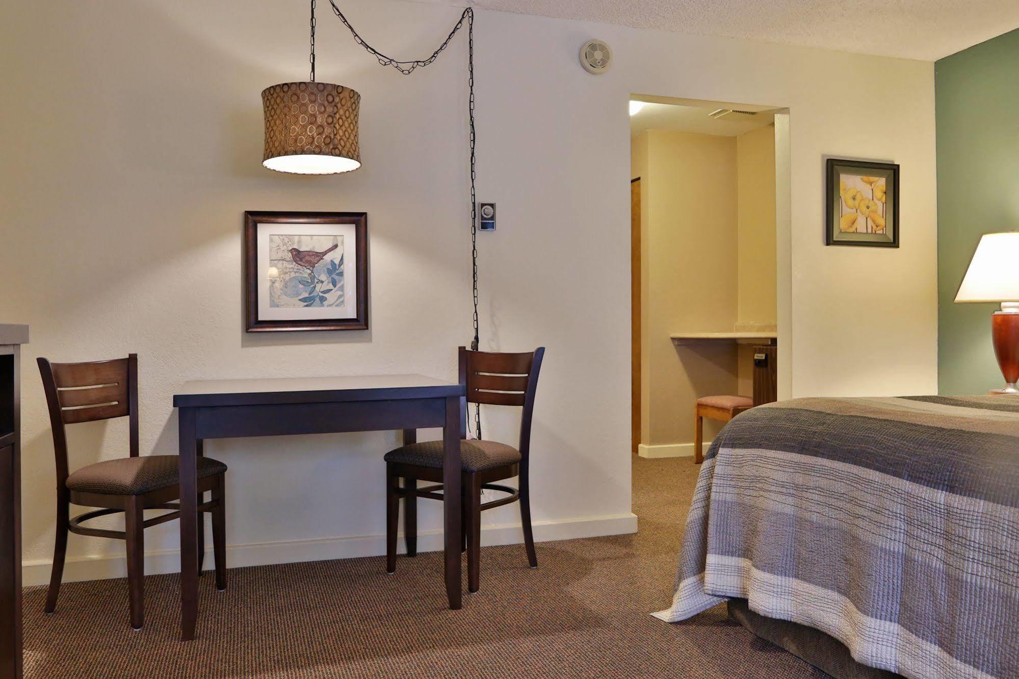 Harbor Inn Freeland Екстер'єр фото