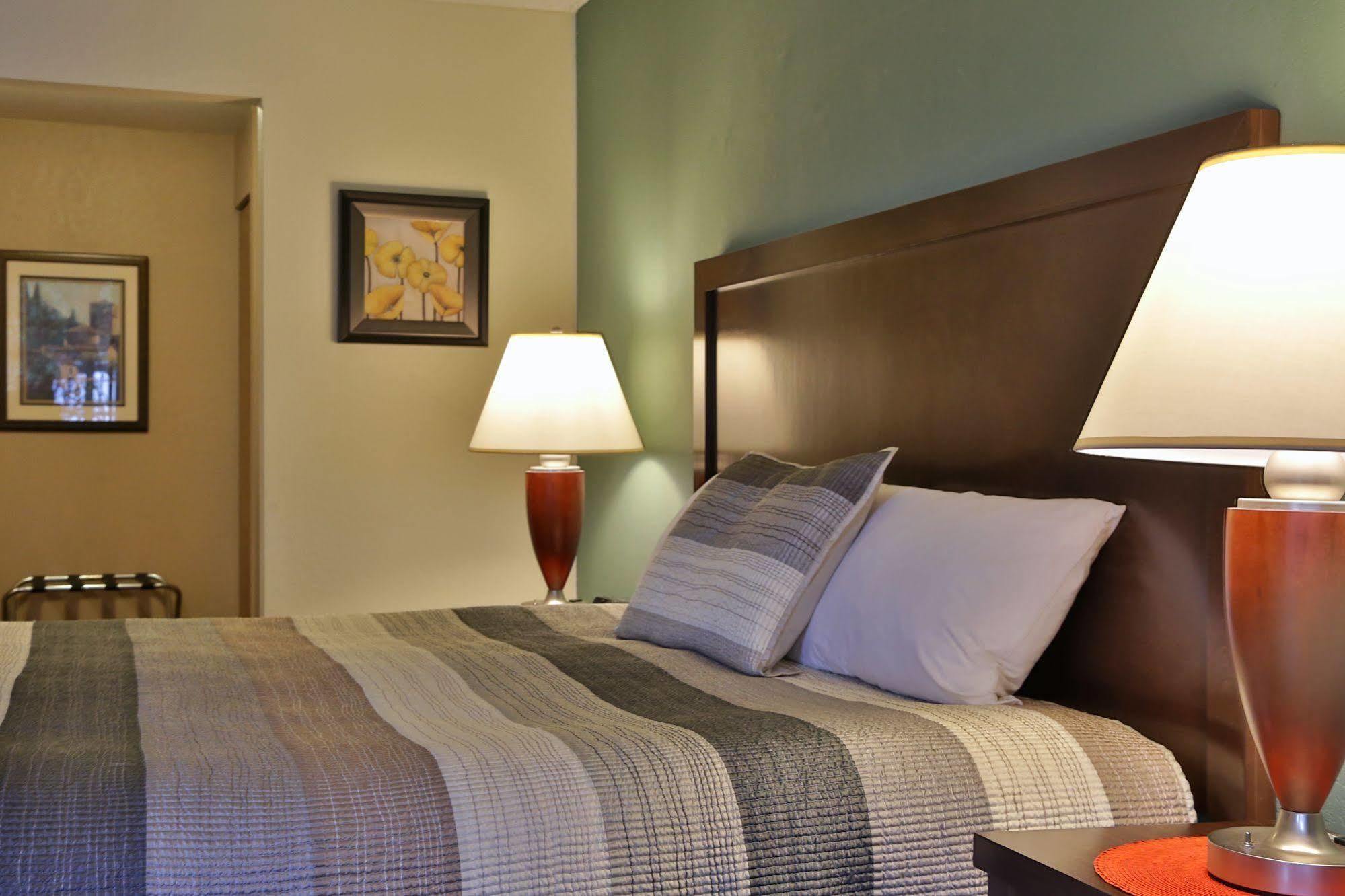 Harbor Inn Freeland Екстер'єр фото