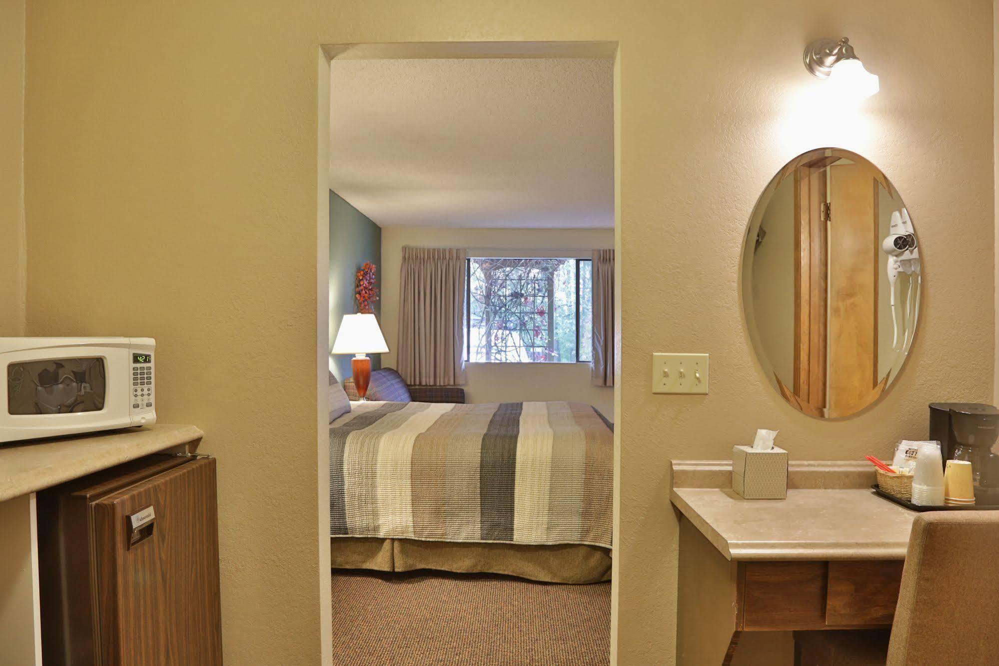 Harbor Inn Freeland Екстер'єр фото
